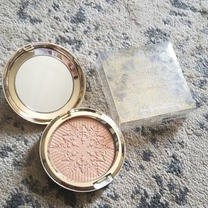 MAC Cosmetics "Here Comes Joy" Face Powder